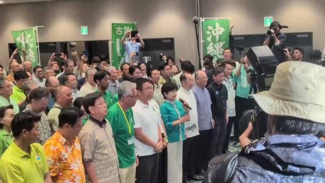 冲绳政坛确实出现重大转折。9月13日，42岁的前那霸市副市长古谢玄太击败寻求第三