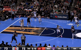 哈登终于轰进三分
北京时间11月25日，快船与鹈鹕的比赛进行至第3节5分10秒，