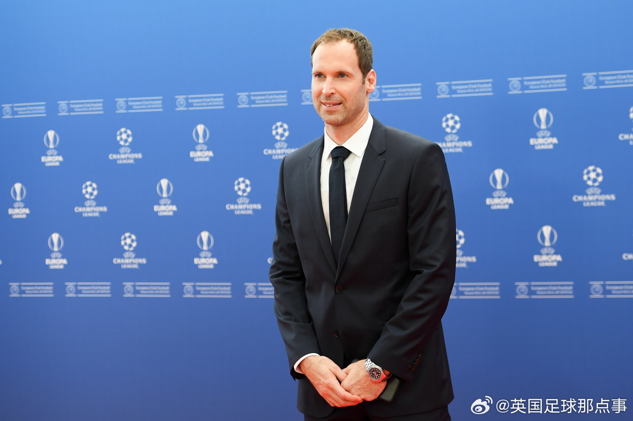 切赫近日接受《法国足球》专访，聊起对学习和自我提升的热爱，他明年将完成博士学业，