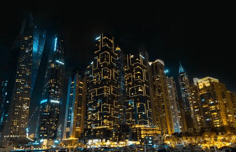 迪拜码头黑烟冲天！奢华天堂一夜惊魂，战火终于烧到富人区
 
全网震惊！当地时间2