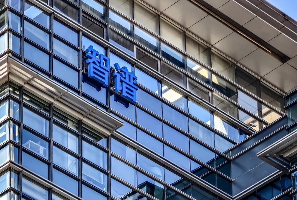 中国AI大模型抓住机遇强势反击！

【网易新闻】事情的来龙去脉并不复杂。6月12