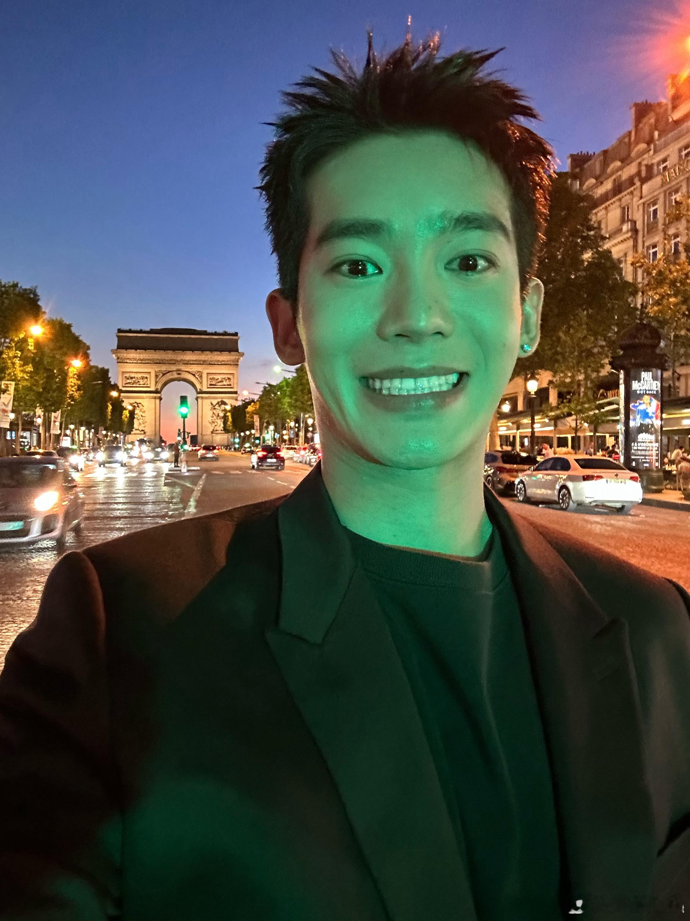 #于适嘻嘻##于适不嘻嘻# 于适那令人称赞的精神状态，是生活中的一抹亮色，哈哈哈