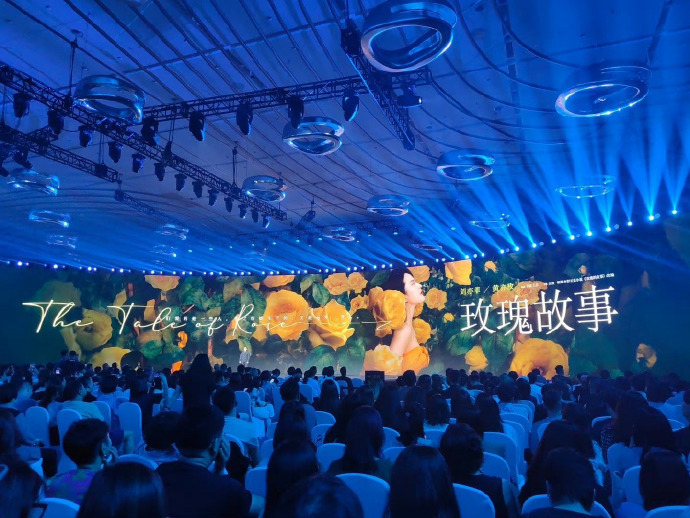 为什么刘亦菲的剧演员配置越来越好，人家合作过的平台是真敢拿她的单人大头贴招商啊[