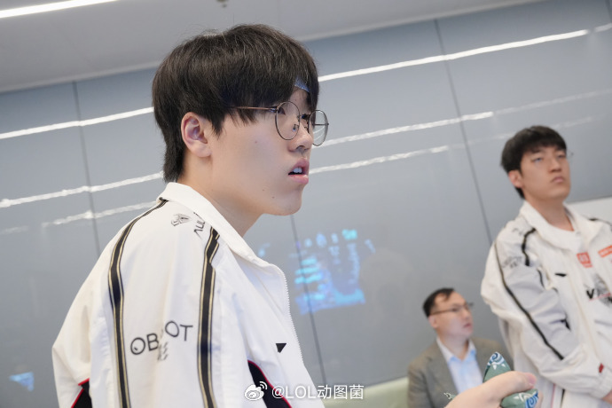 英雄联盟 AL轻松晋级前四名 将迎战BLG与JDG的胜者 S赛积分已保底70分今