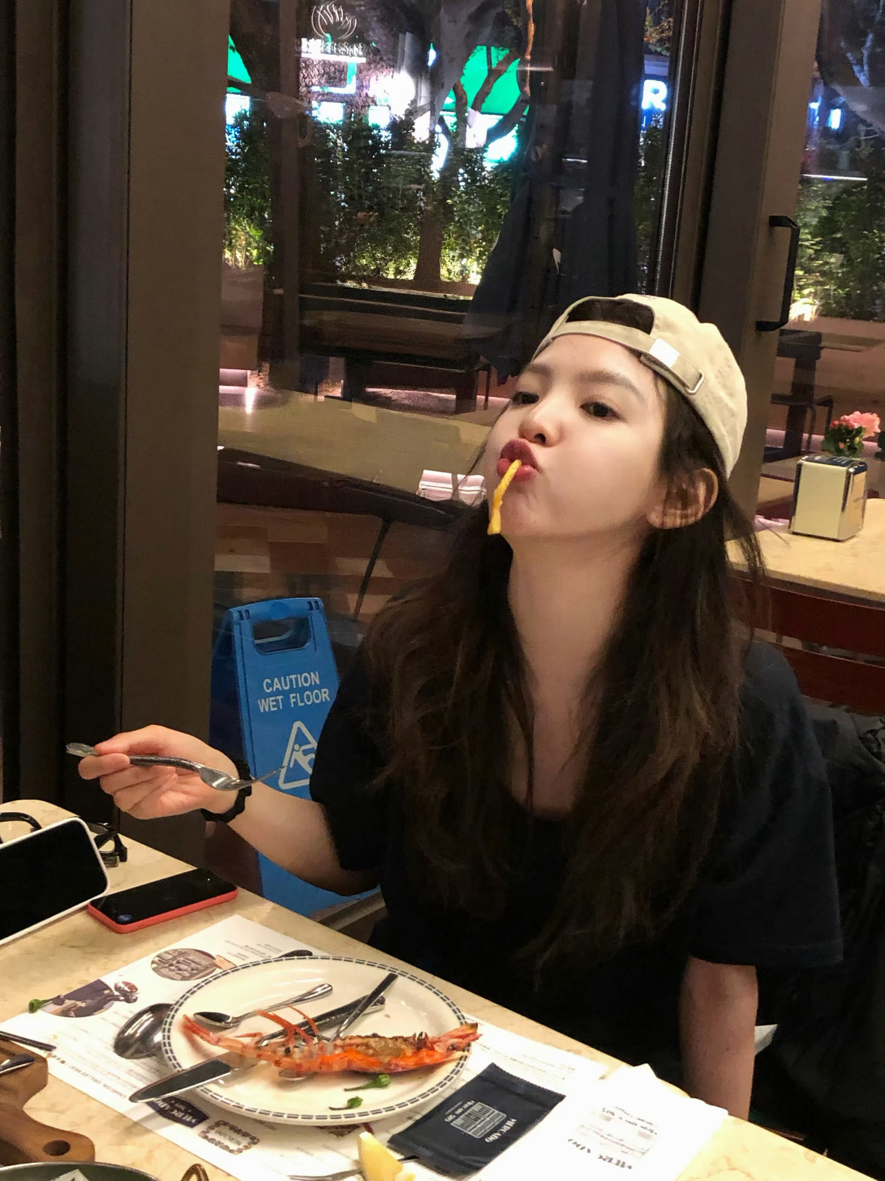 跟着章若楠学习餐厅拍照姿势🍟🍝🍕 