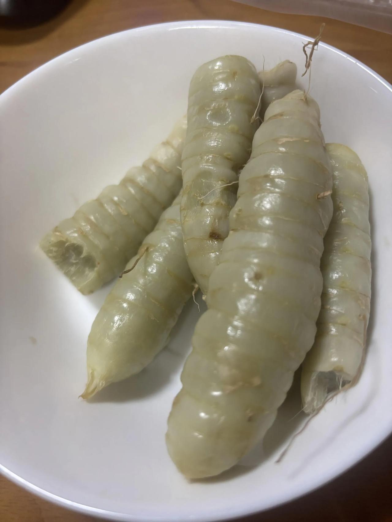 南方的小伙伴帮帮我呀
竹薯蒸完了以后凉了后变色了正常不？