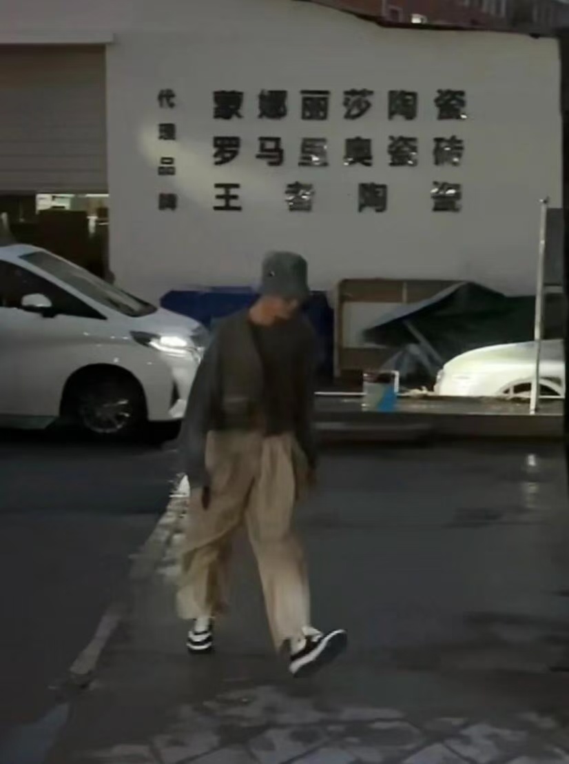 站姐认错丁禹兮上班  丁禹兮粉丝上班路透认错丁禹兮 今日丁禹兮上班路透趣事不断，