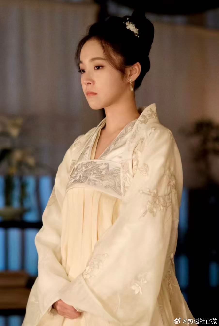 张佳宁角色塑造力这块不管是接地气普通女孩还是清冷古装女子，张佳宁演起来都自然共情