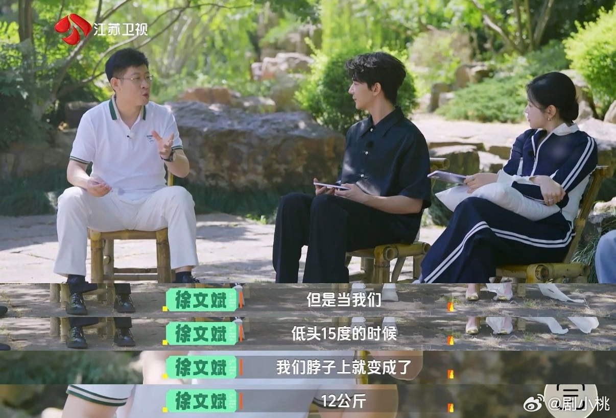 低头玩手机等于脖子扛大米看了之后才明白原来低头玩手机有这么多的坏处，而且脖子所承