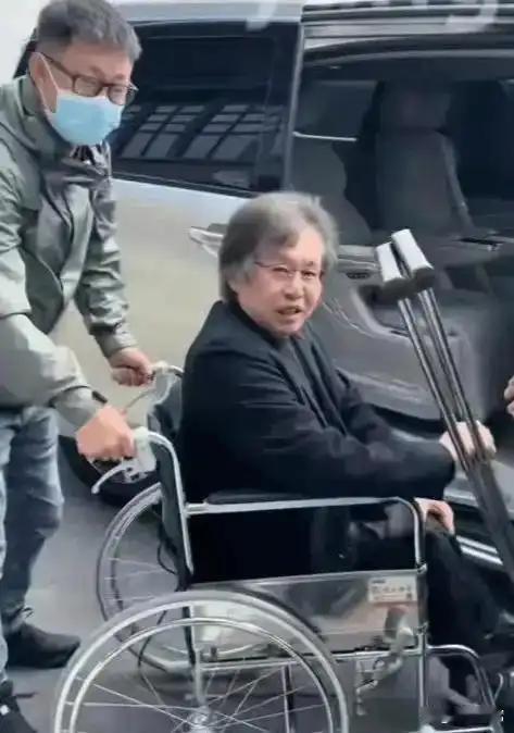 郑智化“太能装了”
郑智化深圳机场的“连滚带爬”的遭遇，引起了一片纷纷扬扬的争论