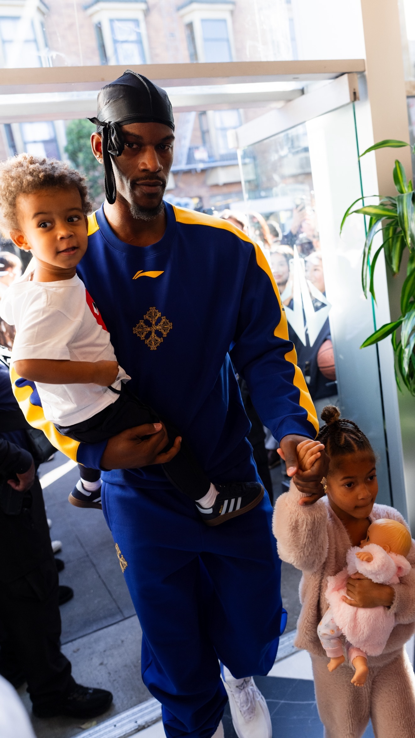 两儿一女都长得贼像大哥吉米人生真是圆满了，真幸福呀