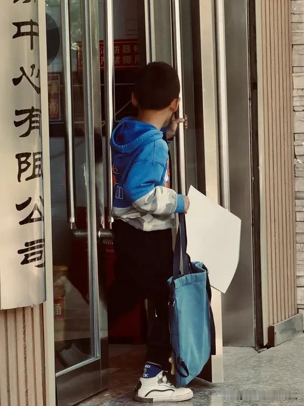 教育反思录（1162）

别人家的孩子

终究是别人的

不是自己的

自己的孩