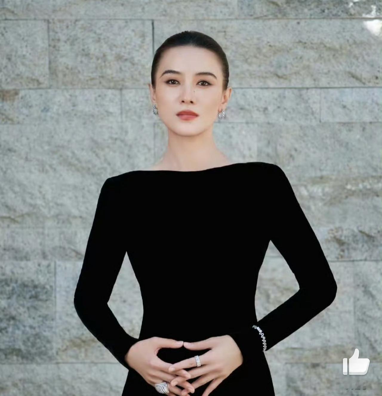 宋佳获得金鸡奖最佳女主角，估计现在滋味不好受，大量网友突然涌入宋佳某红书账号评论