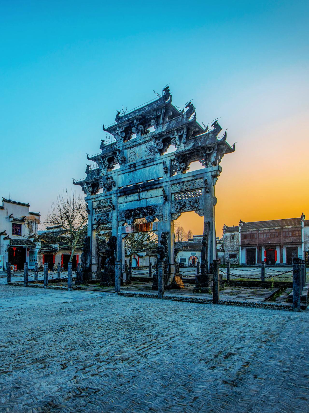 又到惊蛰。万物复苏泥土间。泥土间，晓听言，惊蛰始换旧容颜。十年间，前后难，一朝惊
