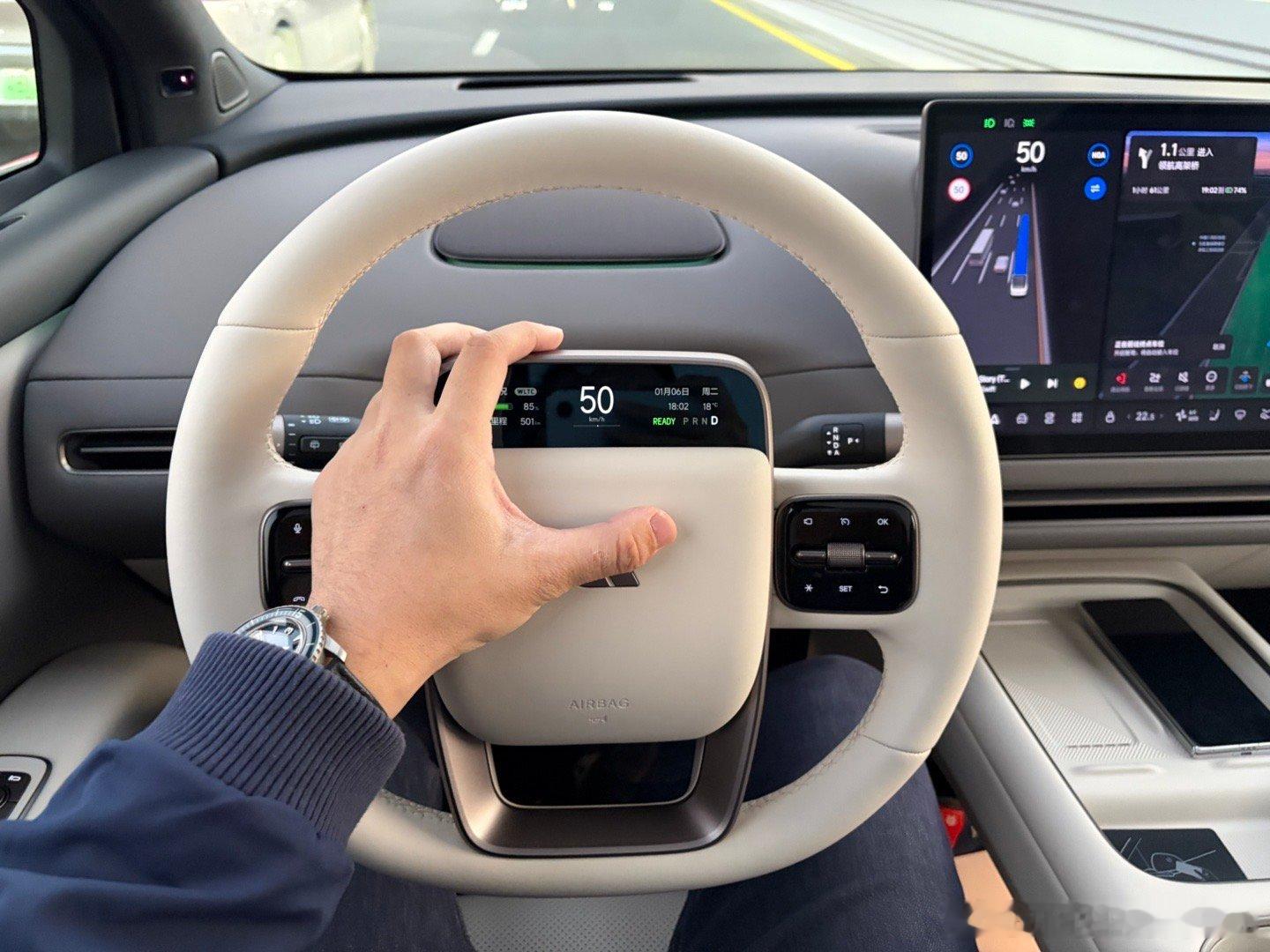 有位老朋友今天提了台新车，又一起做车友了但似乎他的心情有点复杂……放宽心，好好开