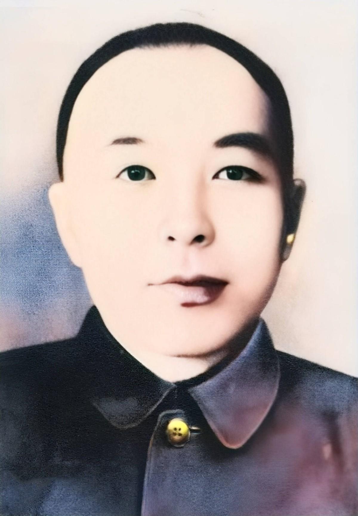 [太阳]1946年，抗联将领李兆麟赴年轻女子家做客，喝茶后觉苦涩，他警觉到这茶不