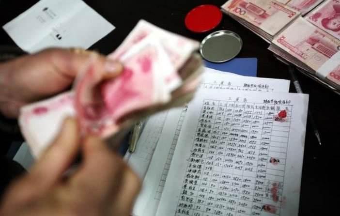 11月民生三连击：工资、补贴、购物的变化里，藏着普通人的好日子信号
 
刚跨进1