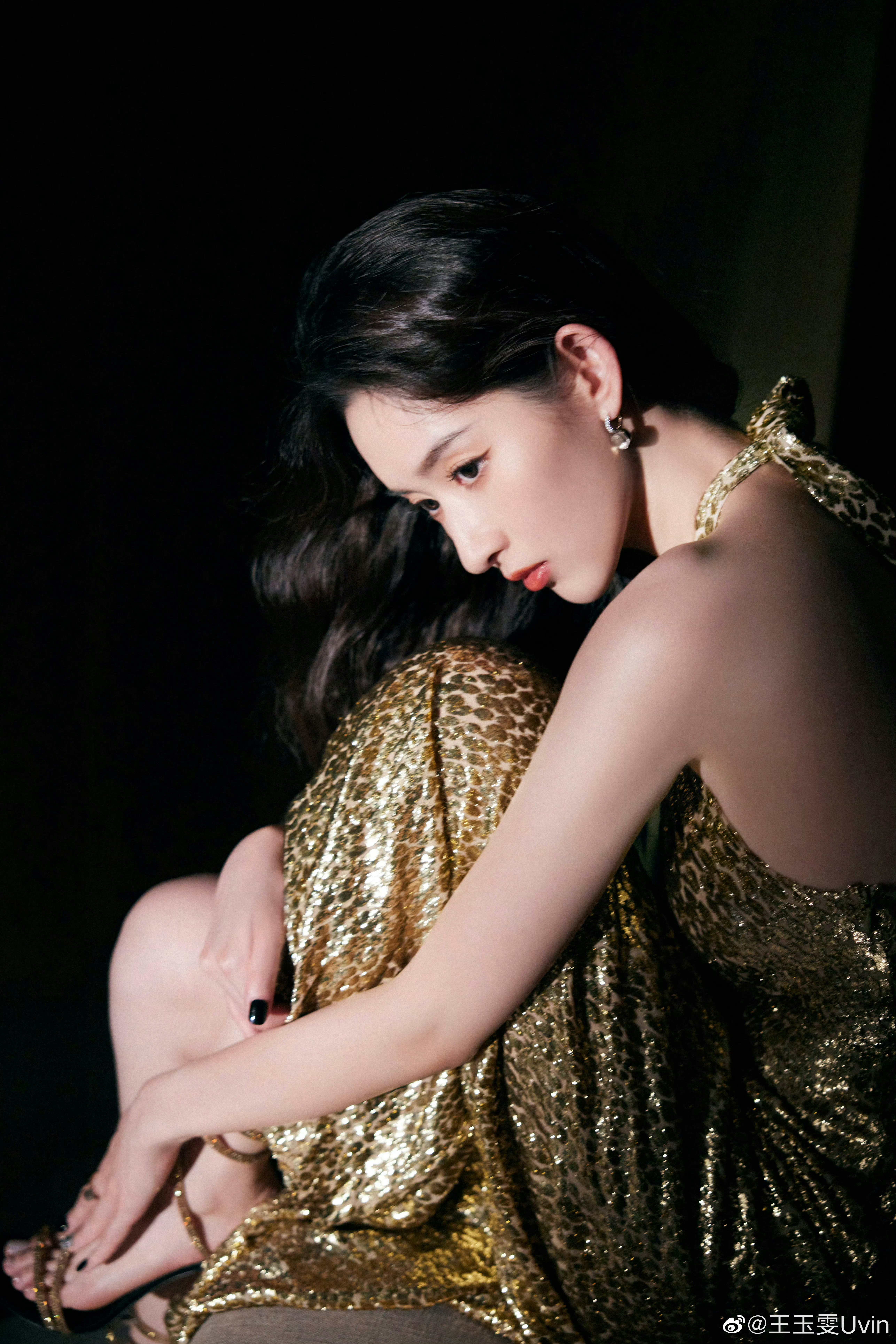 王玉雯 x 金色礼服展现完美身材曲线[流鼻血] ​​​