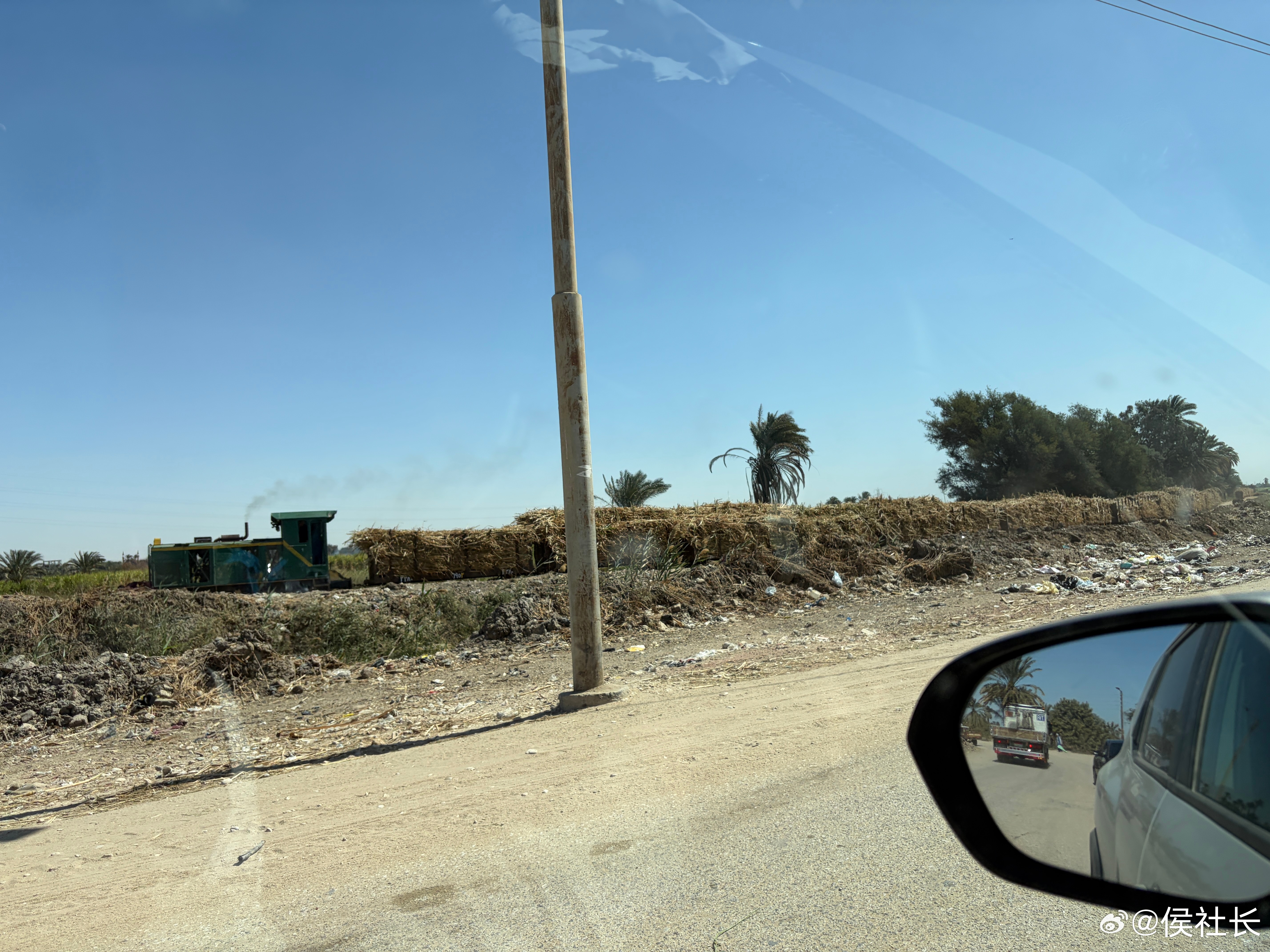 拍到了埃及农村还在运营的窄轨铁路。不懂火车，谁给评价一下这是什么level? 