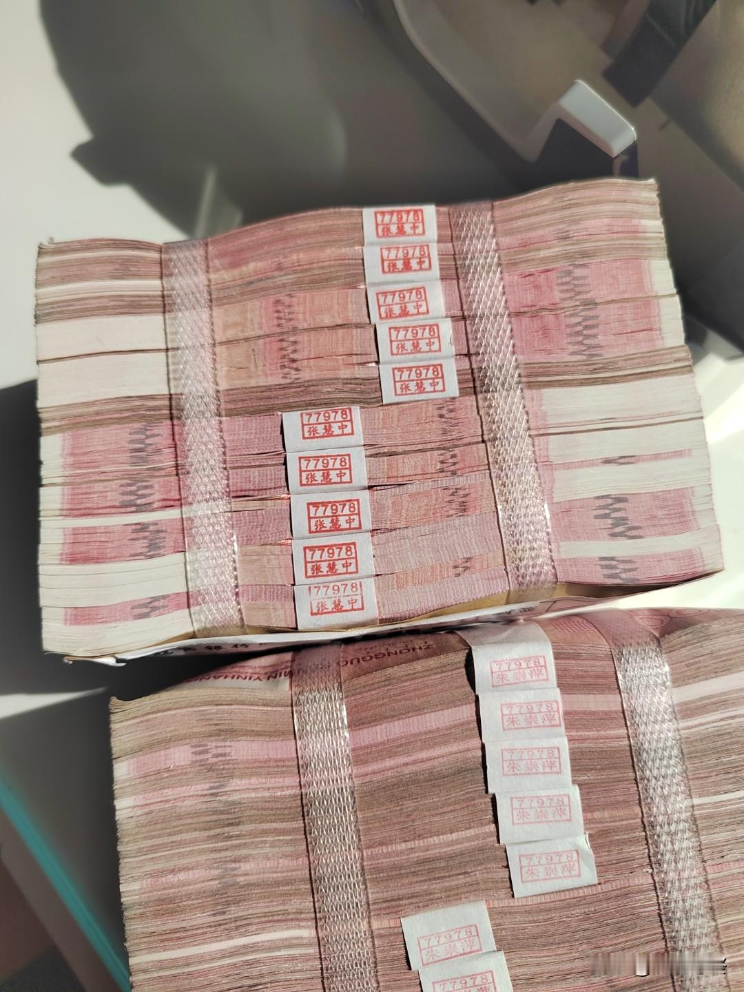 银行新规来了！取款5万不用登记，反诈终于不扰民了？
好多人纳闷，现在去银行取点自