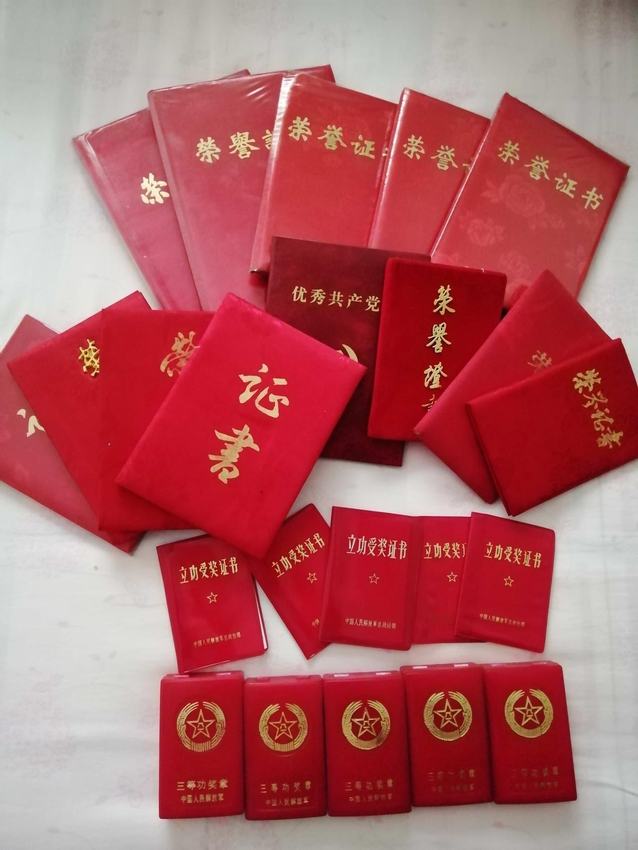 昨晚，我和几位老部队的战友聚了聚。大家转业都好些年了，平日里各自忙碌，相聚的机会