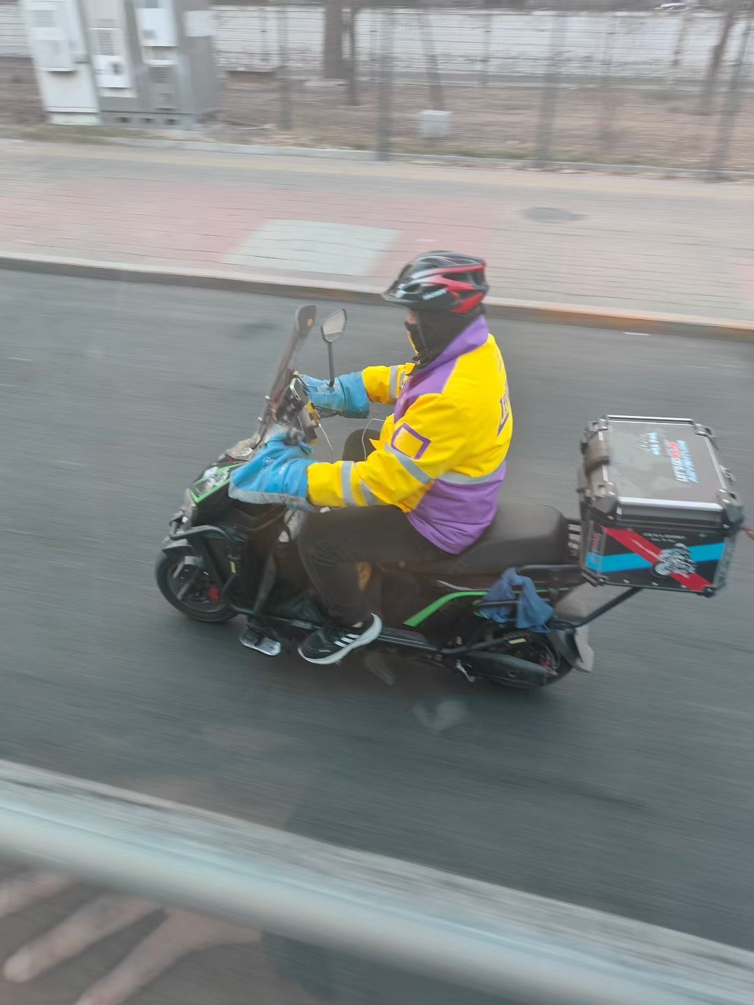 不是，哥们你….. 