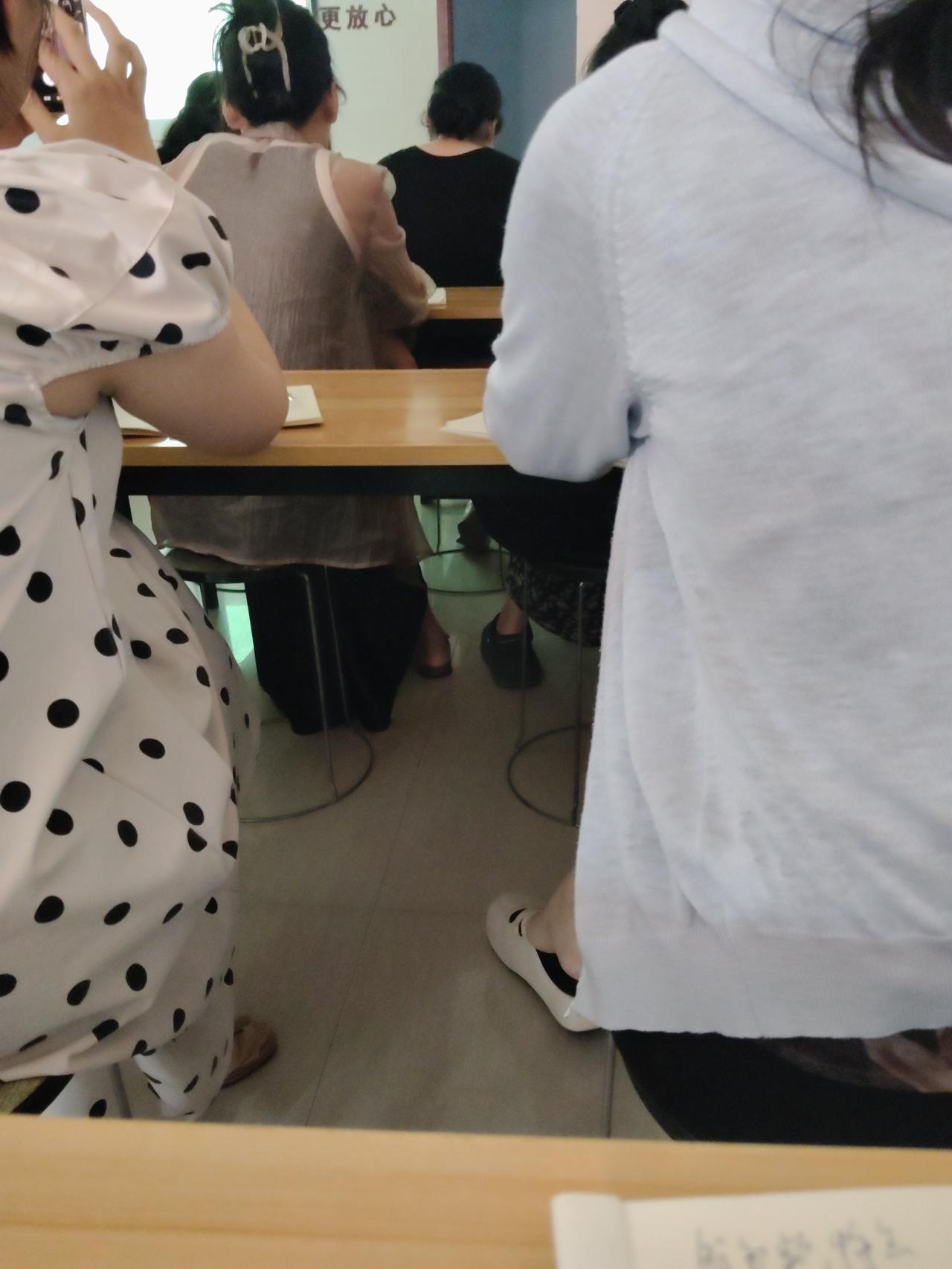 女人多做八件事，情商越来越高，你信吗？
 
1. 多换位思考，不随意指责他人过错