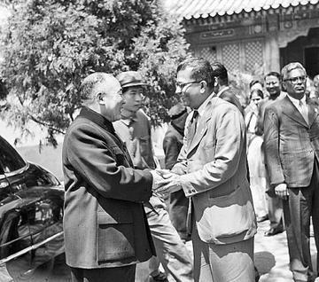 1953年，马寅初向毛主席建议实行计划生育。毛主席勃然大怒，当场否决了他的建议，