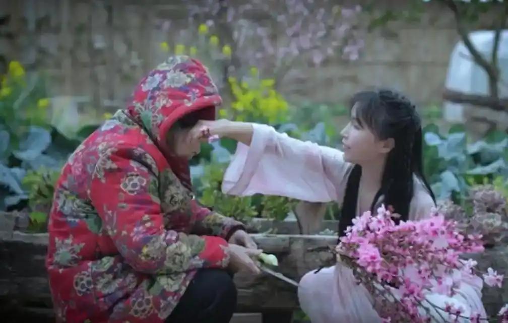 全网最红的李子柒要拍纪录片了，已经在国家电影局备案，非常值得期待哦。
3月31日