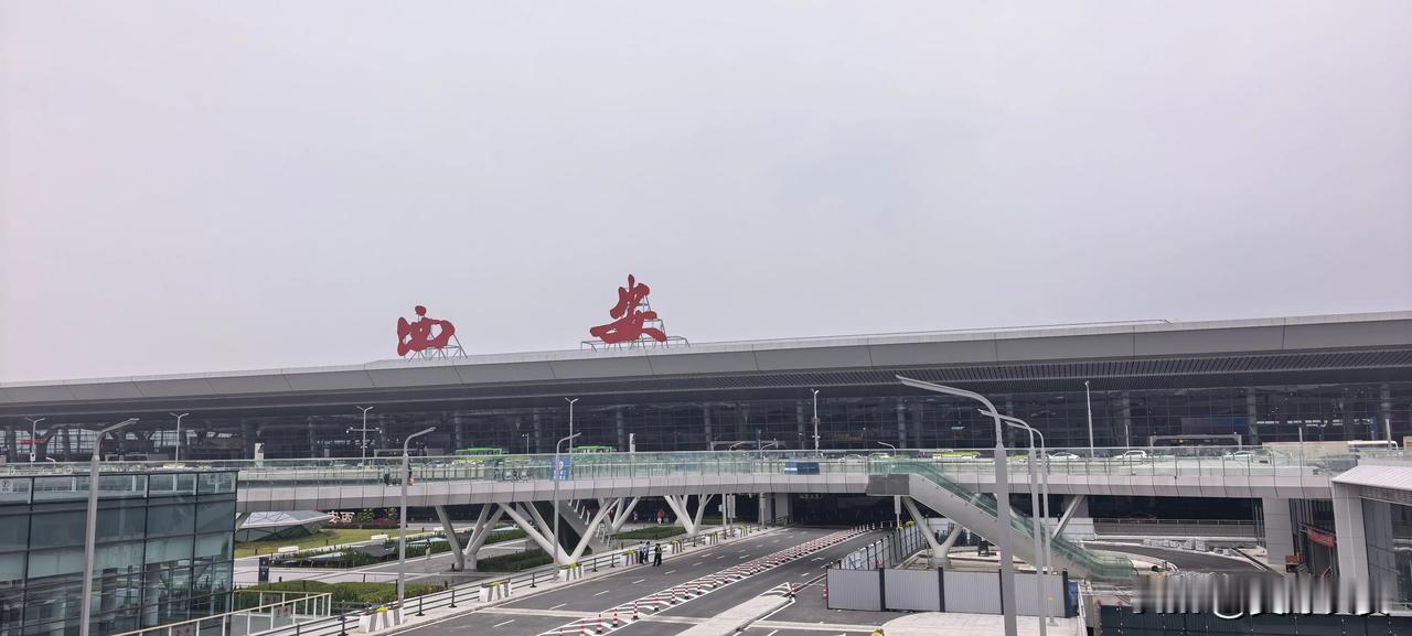 发现一个新现象，目前从西安乘飞机，基本上都在T5起降，确实有点意思。