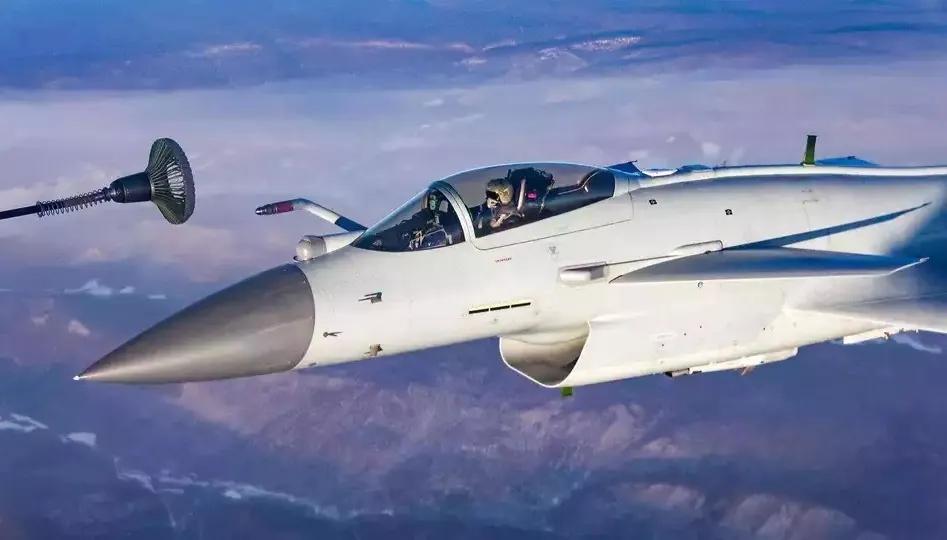 7月21日我军派出37架次军机+7艘军舰在台岛周边进行常态化巡航加演习。常态化巡