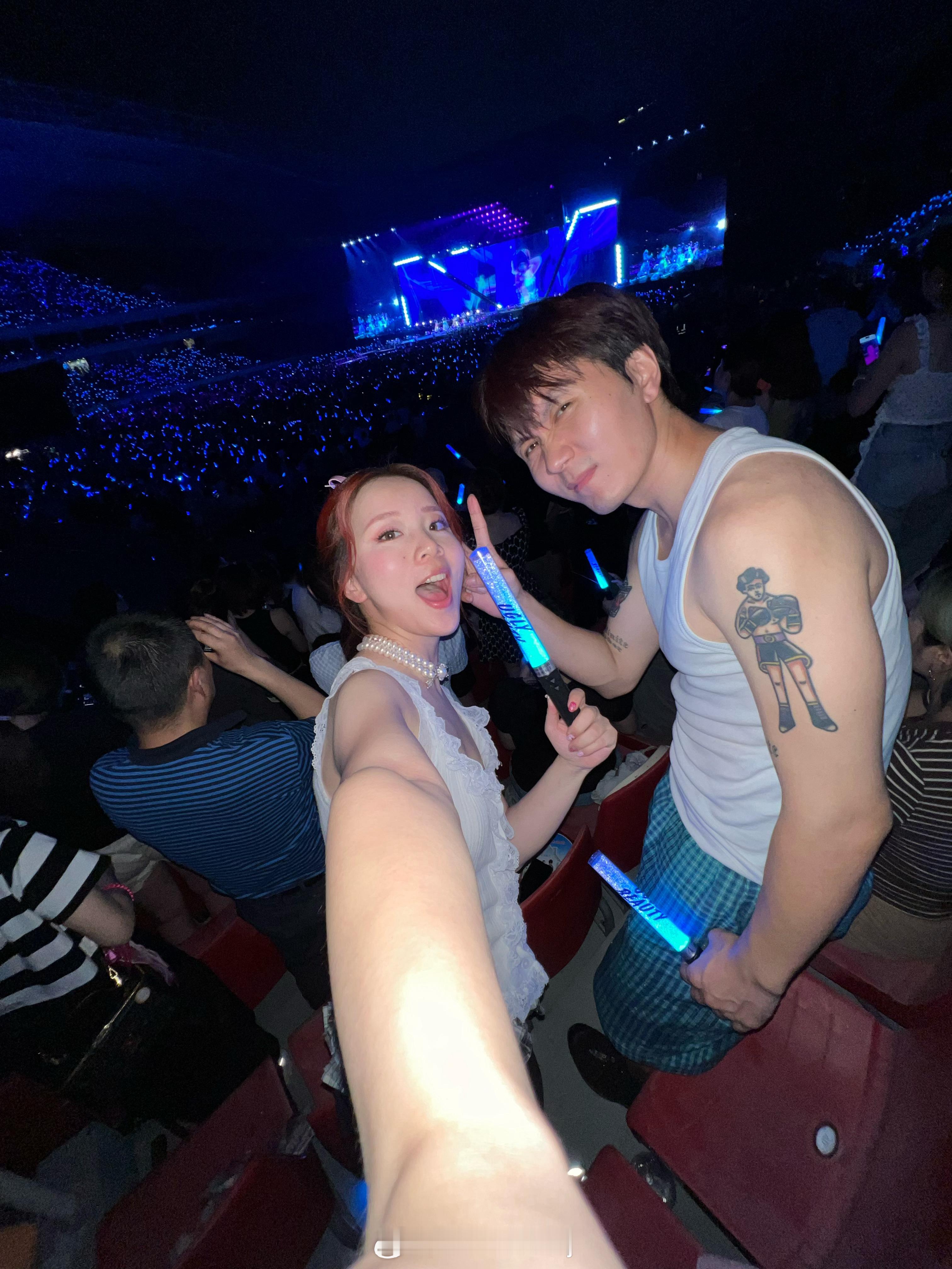 来蔡依林演唱会军训了💦😷之后第一次抢到演唱会的票🎫本来最近太累都想退掉的结