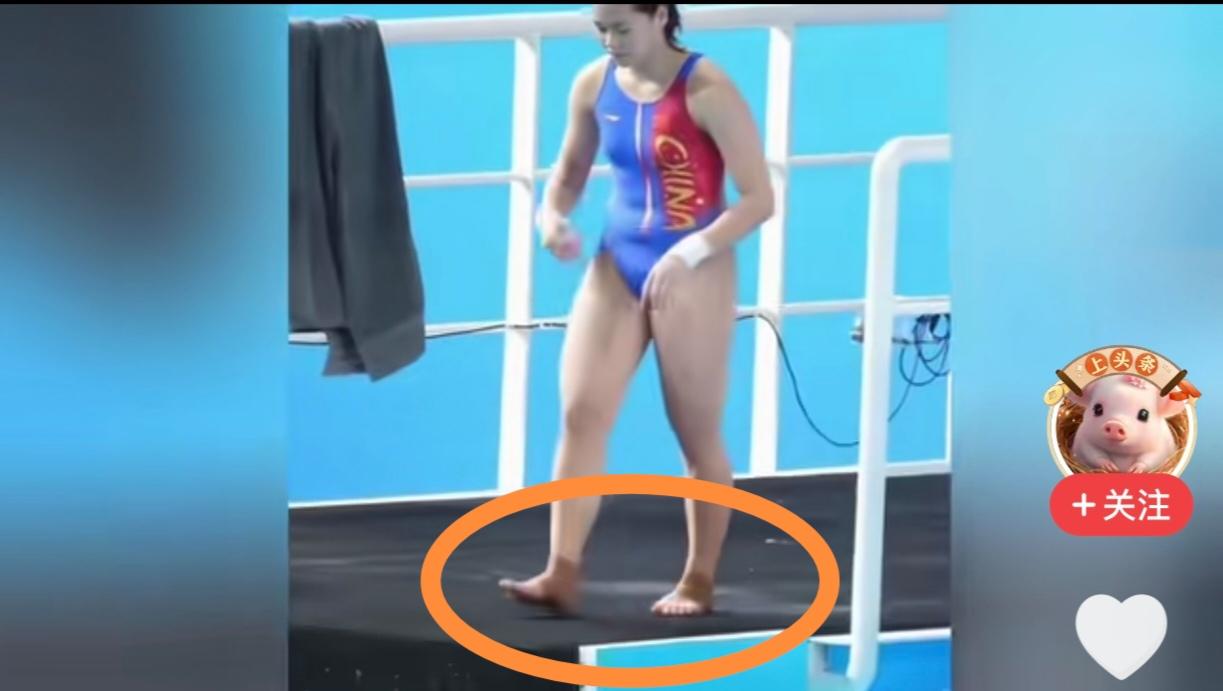 只能说，太不容易了！
有人说，跳水很伤身体的，从十米高台俯冲而下时，水流冲击像无