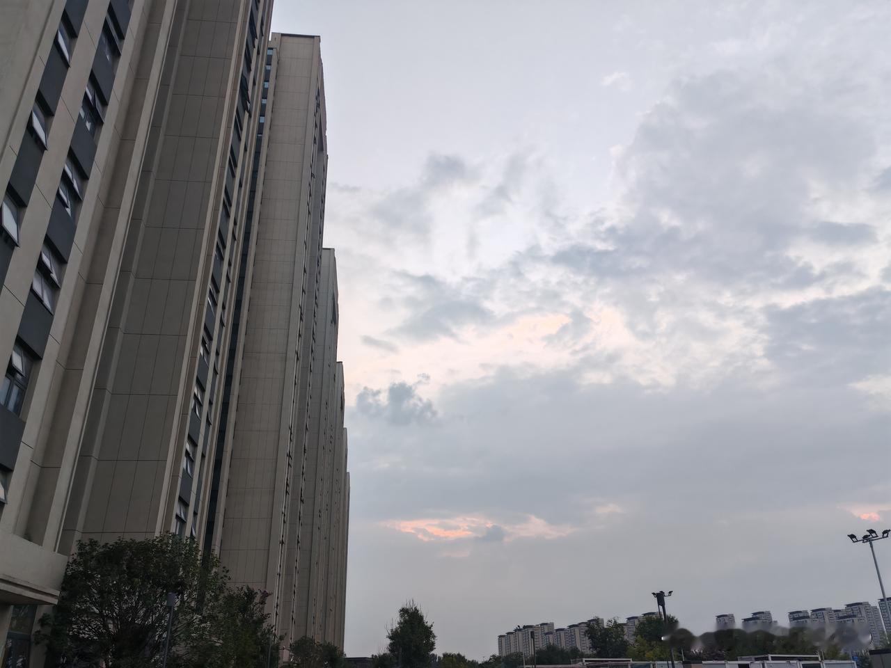 济南买房记。看了不少房子，感觉贝壳上挂的很多房子的房主是不着急卖的，至少可能在一