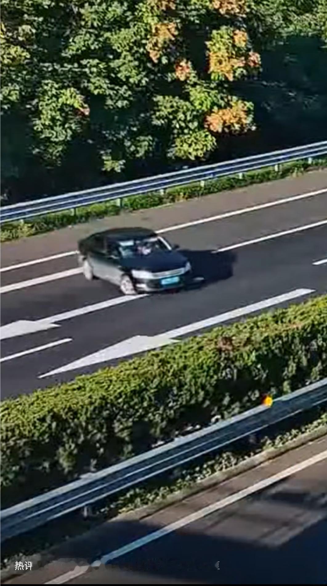 你见过高速路上原地掉头的吗？真的是不知者无畏啊！
8月1日泸武南京段一名女驾驶员
