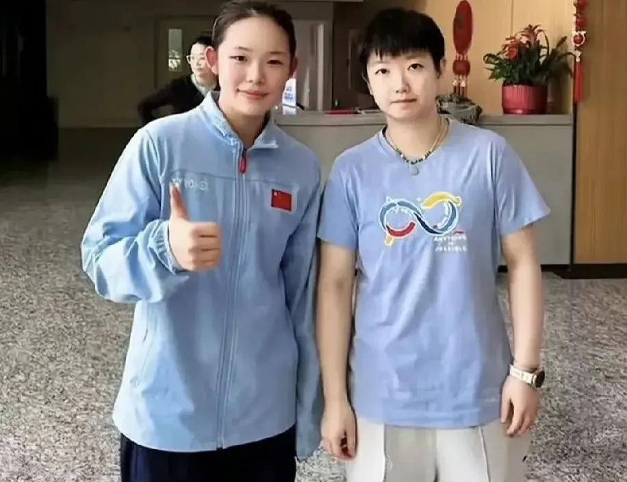 消失十几天的孙颖莎，终于在体总露面，被其他项目运动员偶遇合影
消失十来天的孙颖莎