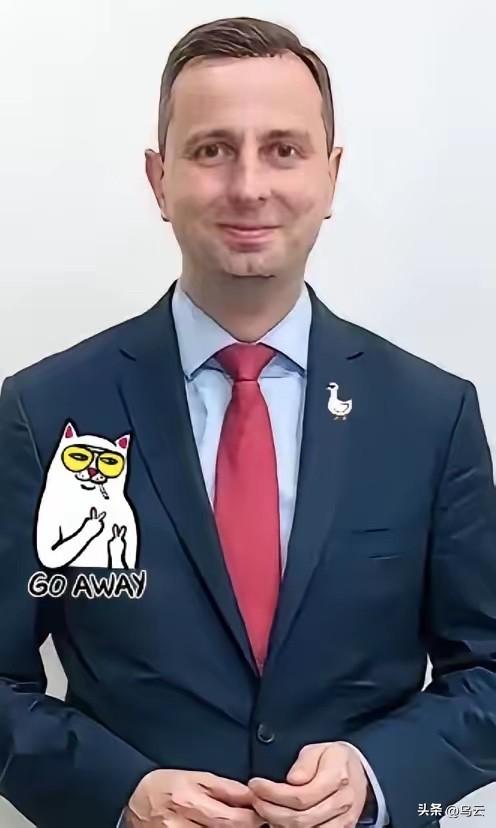 新消息！
波兰国防部长宣布了：
3月20日，波兰国防部长瓦迪斯瓦夫·科西尼亚克-