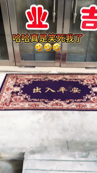 这家饭店的招聘启事是不是饭店老板写错了？
招聘服务员3600名？
每月工资才4元