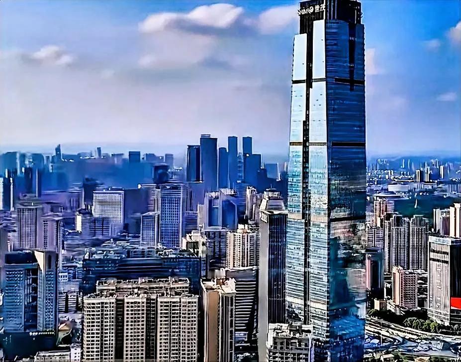 #秋日生活打卡季#长沙是一座风景优美的城市，高楼大厦成群，看上去好像是一座比较发