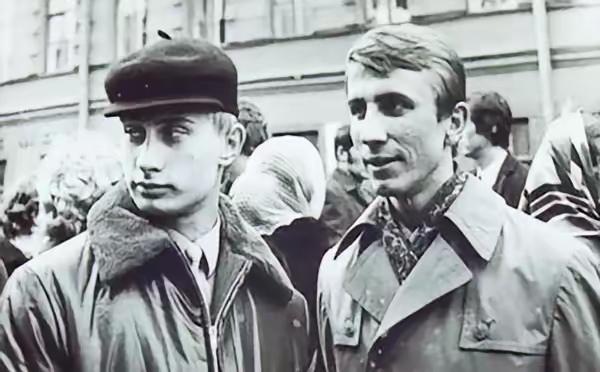 1979年12月27日晚，一次斩首行动轰动了全世界。前苏联30人的特种部队阿尔法