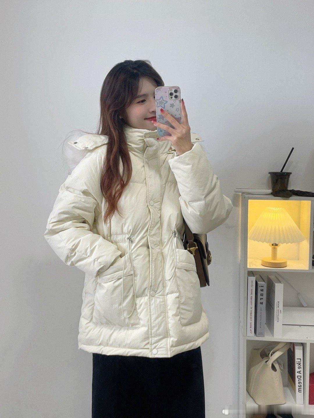 1/17晚20：00年前最后一次上新咯！版型是收腰的羽绒版型哦，大大的口袋，高领