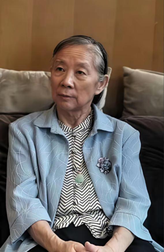 82岁的林豆豆，独自居住在北京老城区的一座老房子里。既不使用智能手机，也不接触网