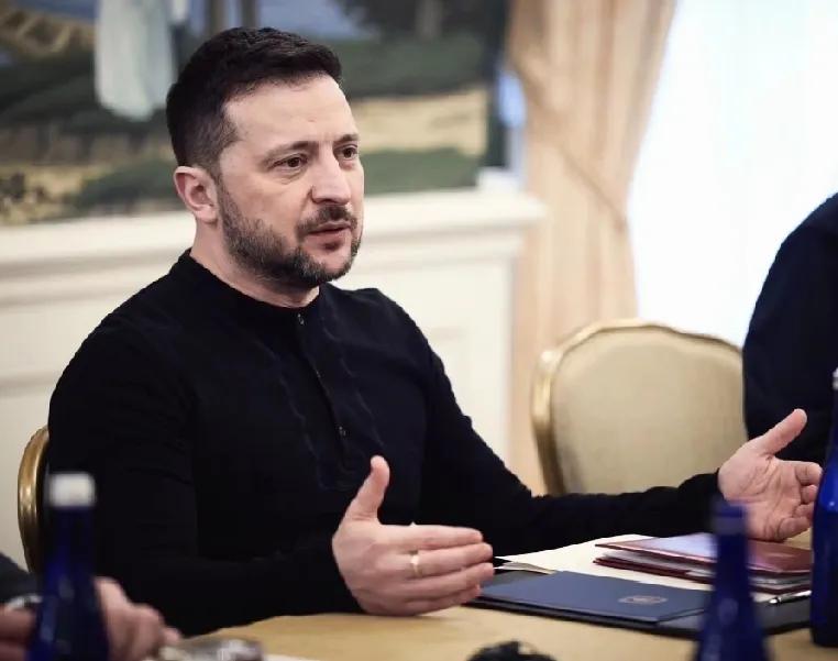 泽连斯基终于硬气一回了！
就在刚刚，乌克兰传出最新消息，他们已收到美方求助，将正