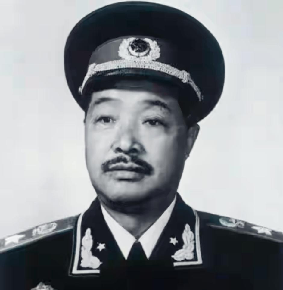 开国大典前夜，贺龙突然召见一军官：你爸不是叛徒，是红色特工！




1949年