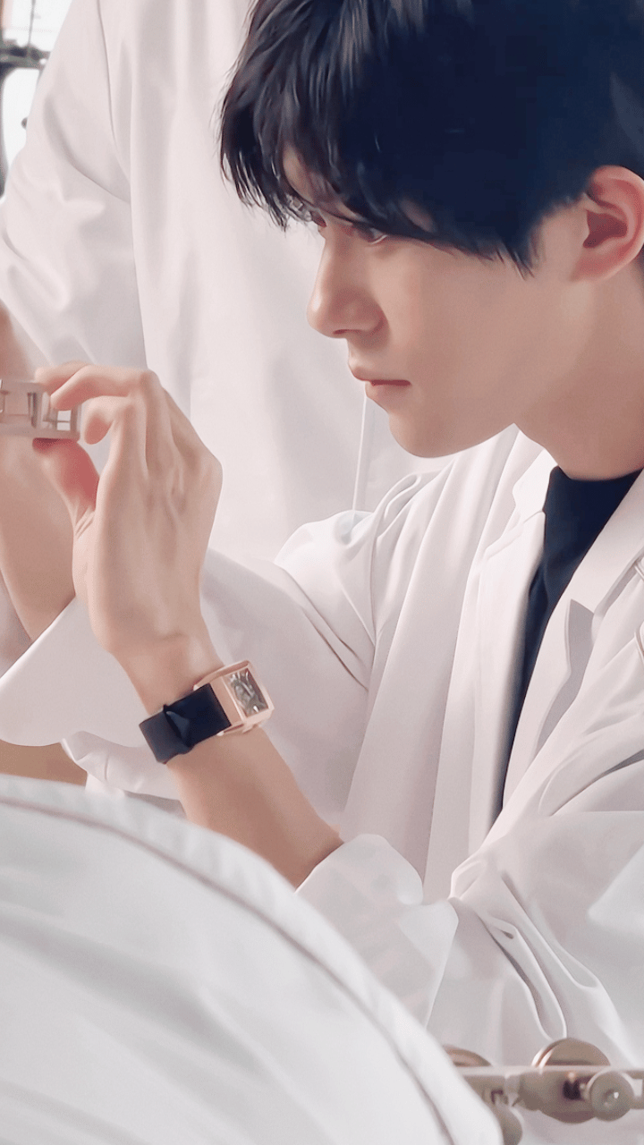 易烊千玺这次的物料谁拍的，怎么这么绝..... ​​​