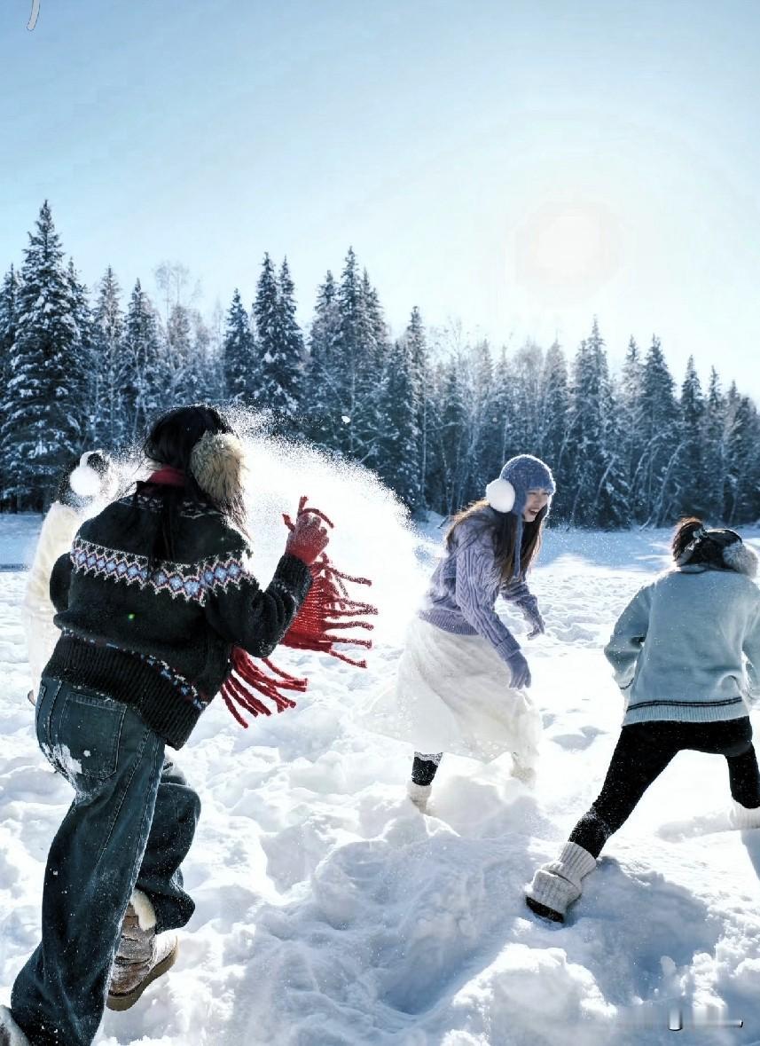 宝儿，谁懂啊！压力大到睡不着的时候，一场雪仗直接给我治愈了！
 
裹上厚外套冲进