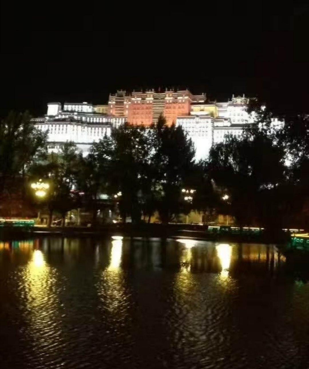 五一自驾哪个省最美论自驾氛围感只认藏地。沿途每一帧都是原生态风光，高山湖泊清风旷