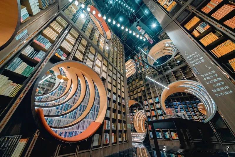 对联这玩意儿，真是中国传统文化里的瑰宝，对仗工整，平仄协调，韵味十足。看到“书藏