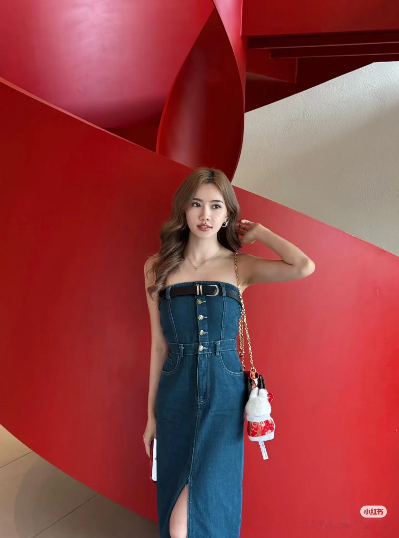 话说大马近几年就推出了许多样靓身材正，气质也相当不错的新晋博主，而葵妮琳就是其中