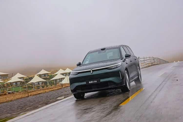 魏建军怒斥营销非噱头，魏牌V9X困局藏深层短板魏牌V9X作为长城冲击高端新能源的